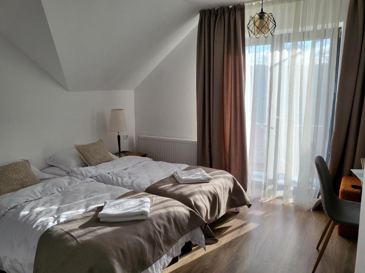 Eco Familia Hotel Pojoga Buitenkant foto